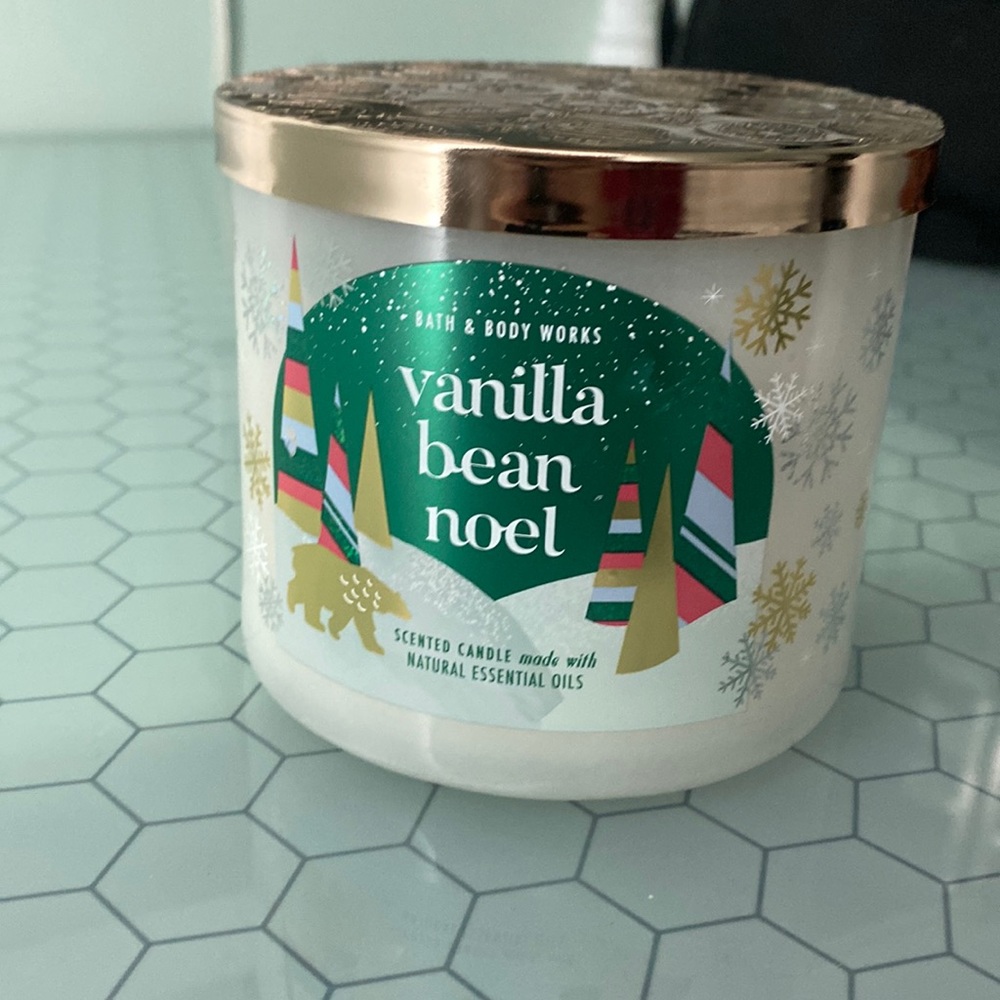 Vanilla bean Noel candle used once